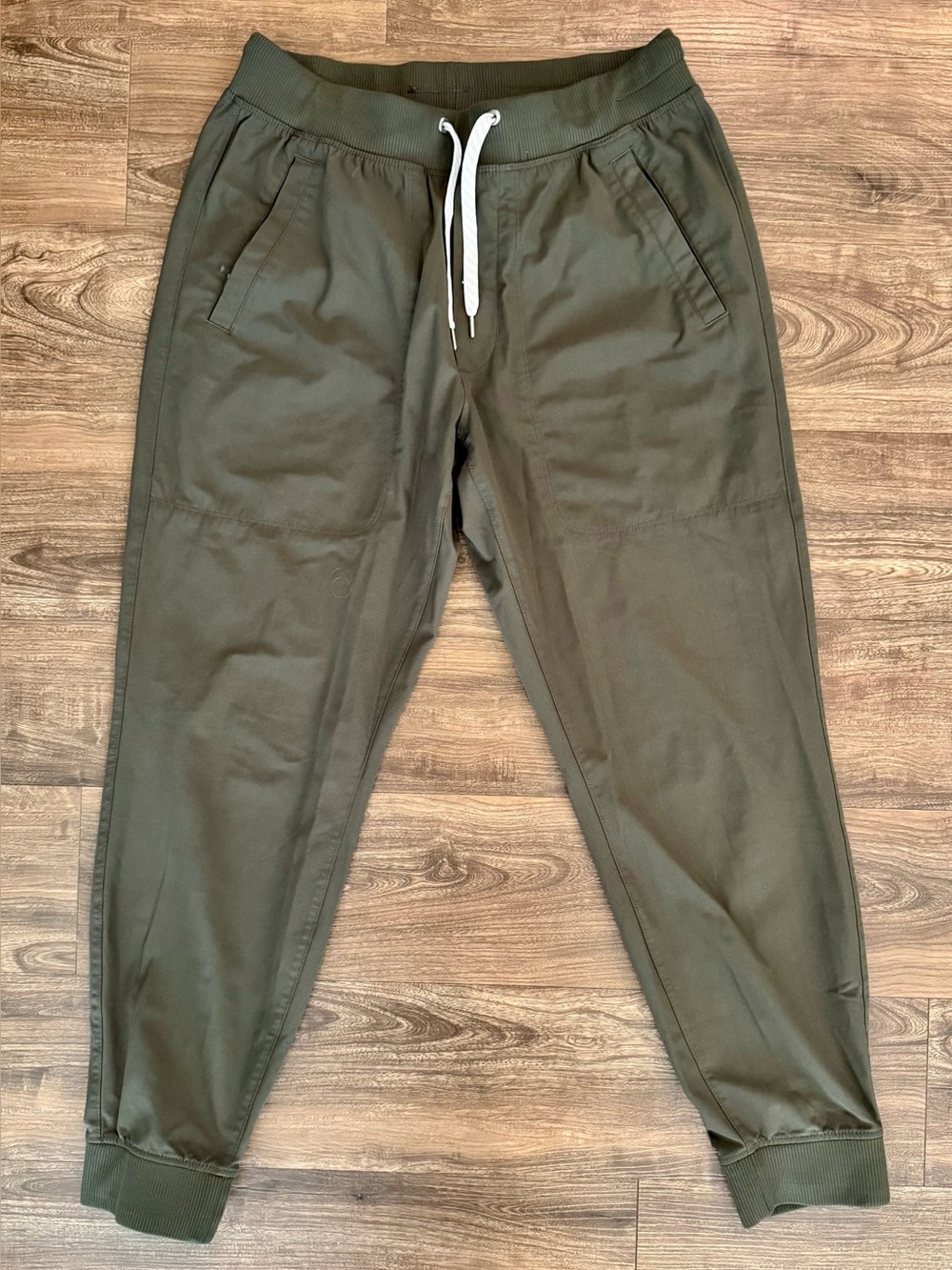 Vuori Men's Olive Green Drawstring Jogger Pants